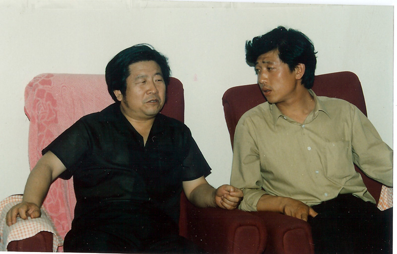 1991年周尊圣与于志学老师交流
