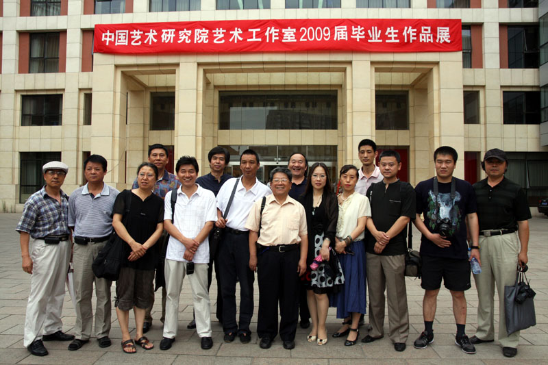 2008年6月导师于志学和中国艺术研究院研究生院于志学冰雪画工作室在毕业展上
