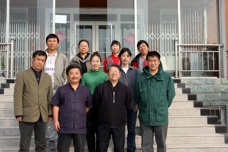 2010年4月导师于志学和中国人民大学2009级于志学冰雪画工作室在北京延庆冰雪画派教学基地