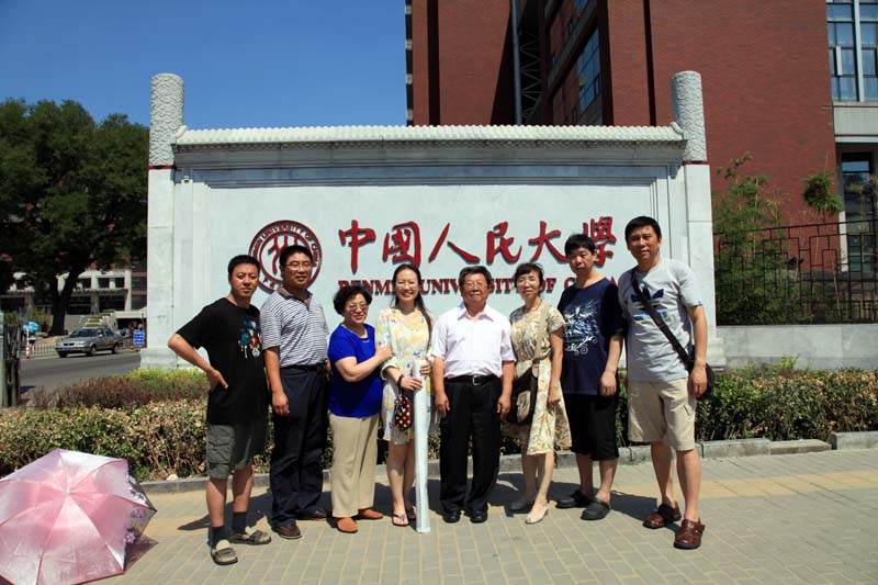 2010年6月导师于志学和中国人民大学2009级于志学冰雪画工作室学员