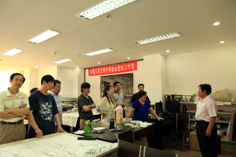 2010年6月导师于志学指导中国人民大学2009级于志学冰雪画工作室学员毕业创作