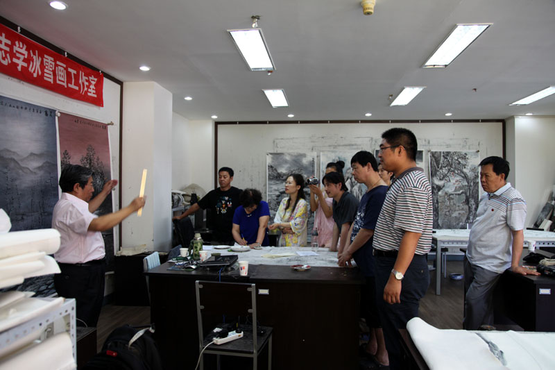 2010年6月导师于志学指导中国人民大学2009级于志学冰雪画工作室学员毕