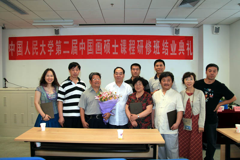 2010年7月导师于志学和中国人民大学2009级于志学冰雪画工作室学员在结业式上