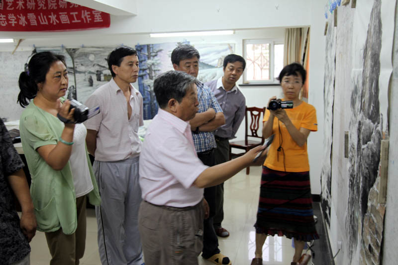 2011年5月导师于志学在北京延庆冰雪画派创作基地指导别业创作