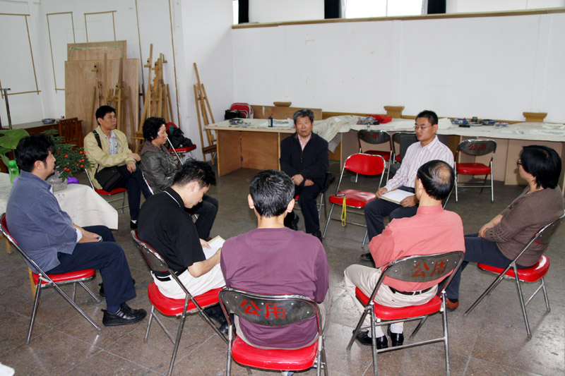 2008年9月导师于志学与中国艺术研究院研究生院2008级于志学冰雪画工作室学员交流