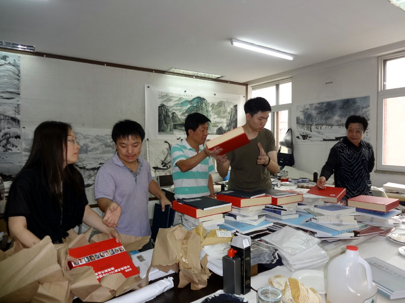 冰雪画派办公室向黄埔六期发放学习资料