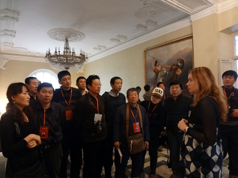 于志学带领弟子参观哈巴罗夫斯克远东艺术博物馆