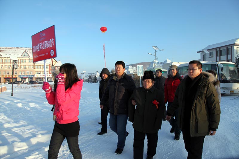 于志学率弟子参加阿尔山国际冰雪节