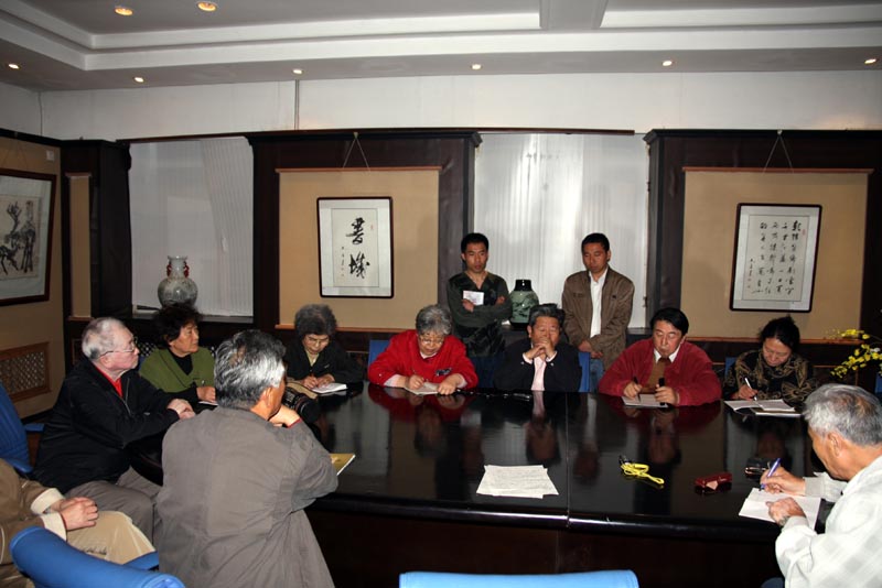 于志学为参加第五届冰雪画派成员讲课