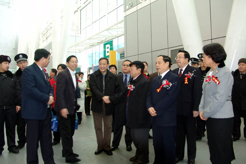 于志学和省委领导在开幕式上