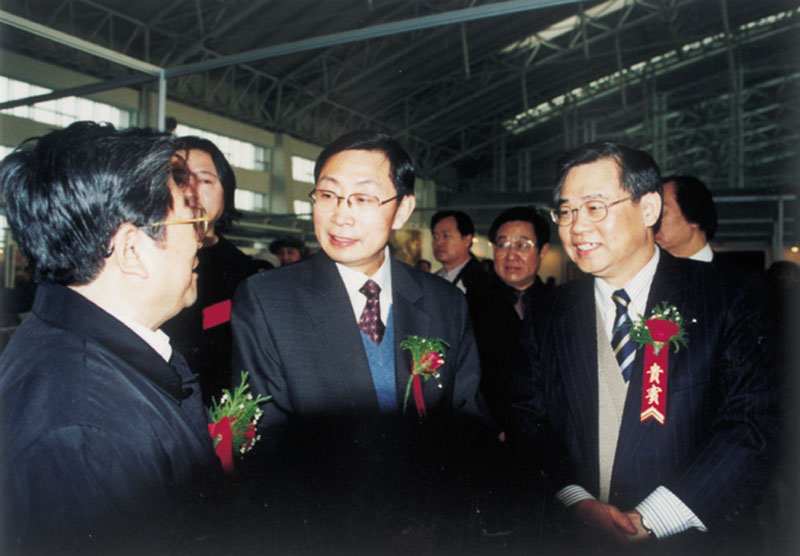 2003年台湾国父纪念馆官长张瑞滨参观冰雪画派三届展作品展