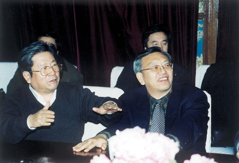 于志学在研讨会上发言