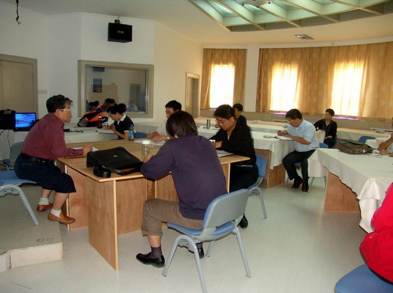 2007年10月于志学为中国艺术研究院研究生院于志学冰雪画工作室研究生课程班学员讲课