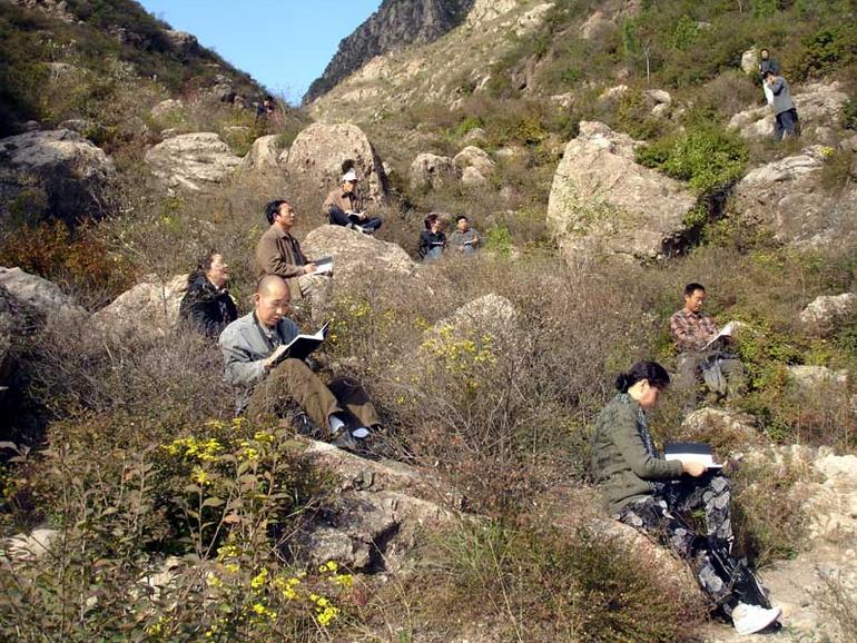 2007年10月于志学冰雪画工作室研究生课程班学员在京郊燕山写生