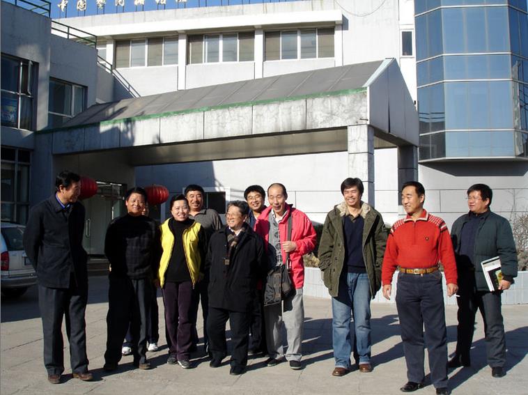 于志学与弟子在校区