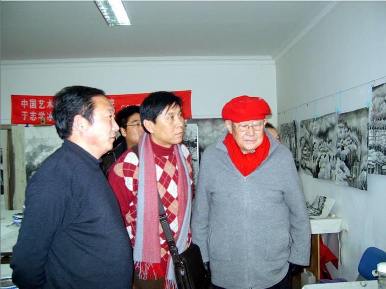 2008年3月著名画家周绍华参观中国艺术研究院研究生院于志学冰雪画工作室