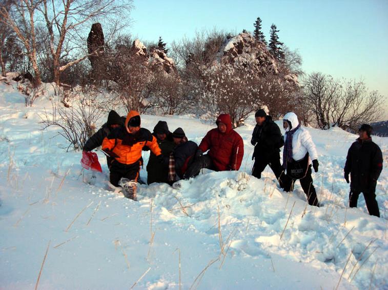 2008年1月于志学率弟子在黑龙江雪乡写生