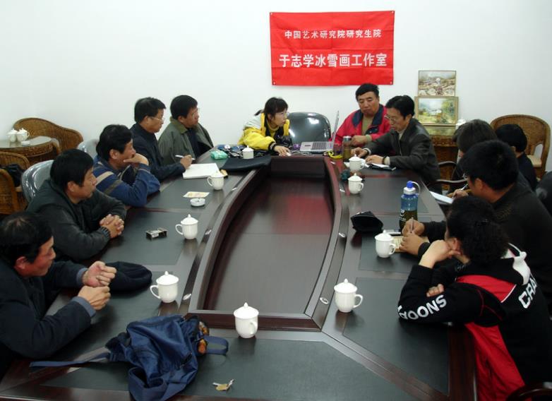 2007年11月吉林艺术学院教授李振镛在黄山于志学艺术园为同学讲课