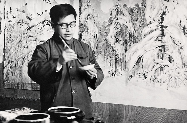 1979年于志学在北京国际书店为在新加坡举办个展进行创作
