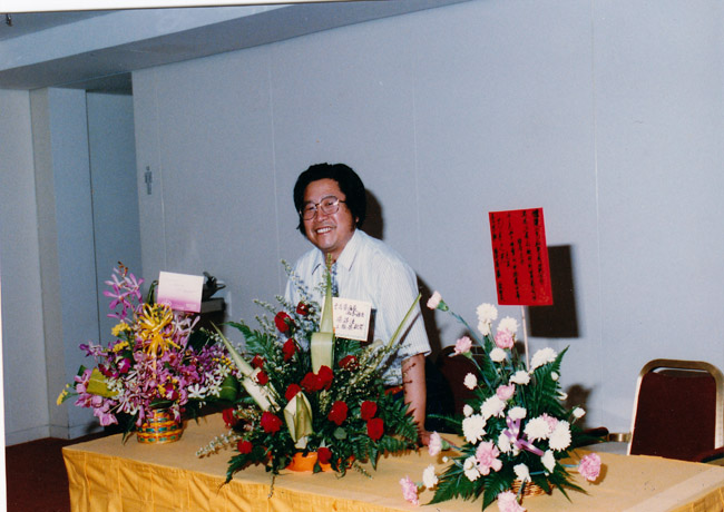 1992年在香港大会堂举办“白色体系创始人于志学冰雪画展”