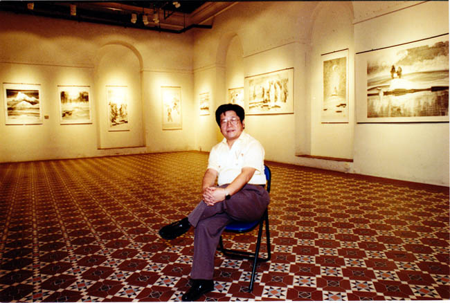 1992年在新加坡文物馆举办“冰雪山水画创始人于志学冰雪画展”