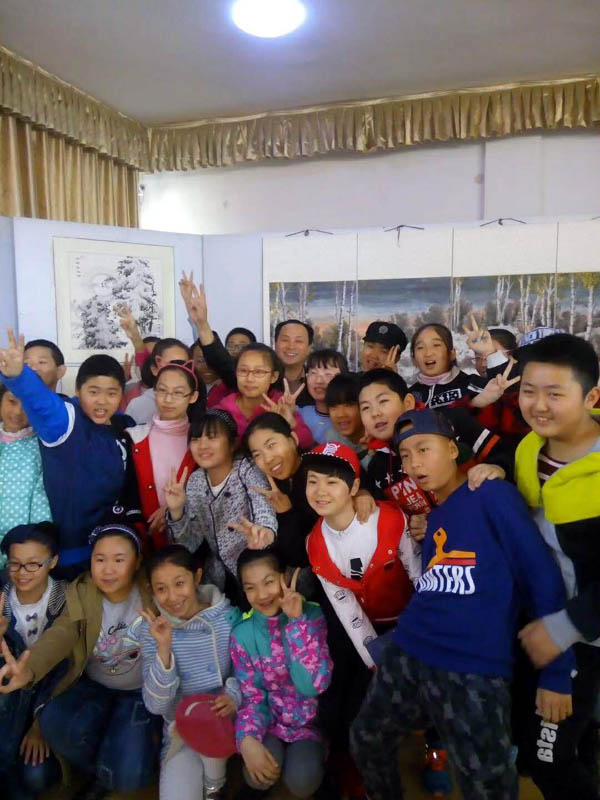 逊克县冰雪画小学员们向于志学爷爷问好,祝他老人家身体健康